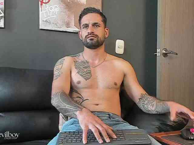 Davevilboy Sex Cam Show