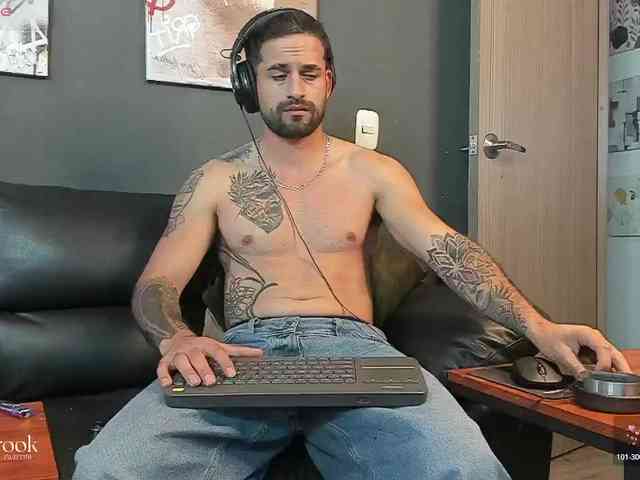 Davevilboy Sex Cam Show