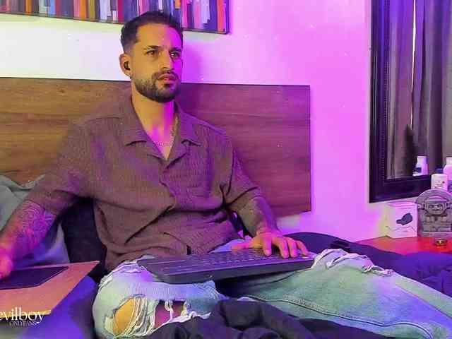 Davevilboy Sex Cam Show