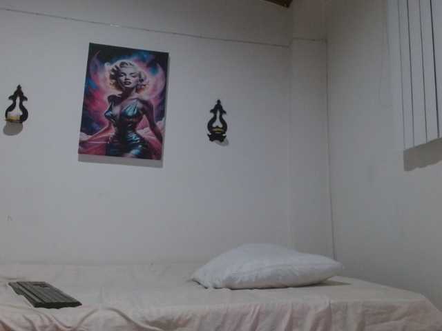 CrystalStarX live cam on BongaCams