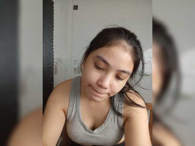truc11, live now on BongaCams