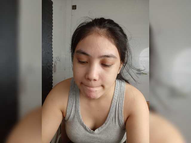 truc11, live now on BongaCams