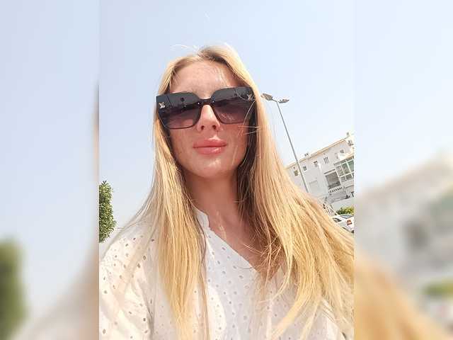 AnyaSweet18 live webcam show