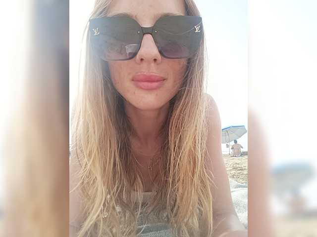 AnyaSweet18 live cam on BongaCams