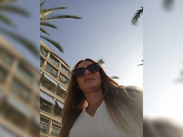 AnyaSweet18 live cam on BongaCams