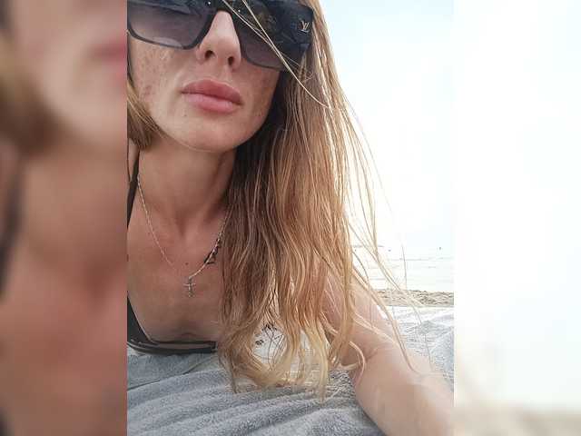 AnyaSweet18 live cam on BongaCams