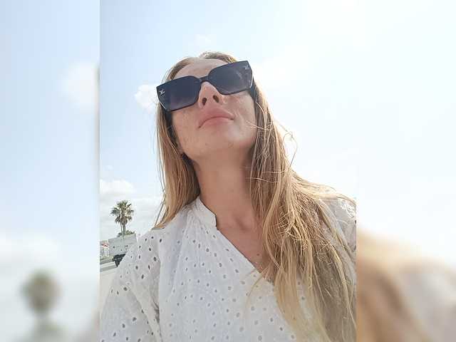 AnyaSweet18 live webcam show