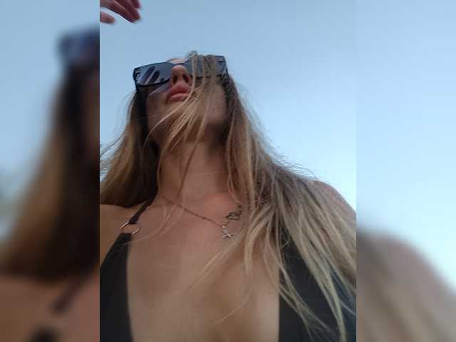 AnyaSweet18 live cam on BongaCams