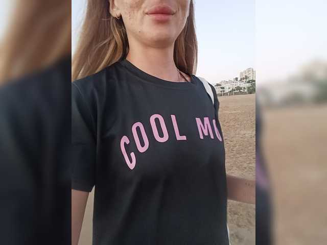 AnyaSweet18 live cam on BongaCams