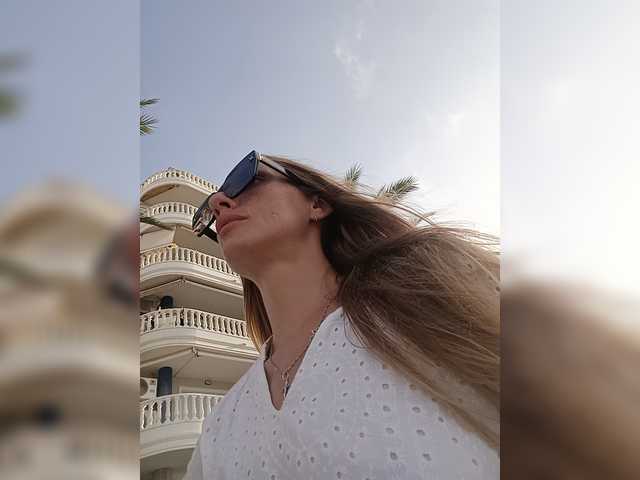 AnyaSweet18 live cam on BongaCams