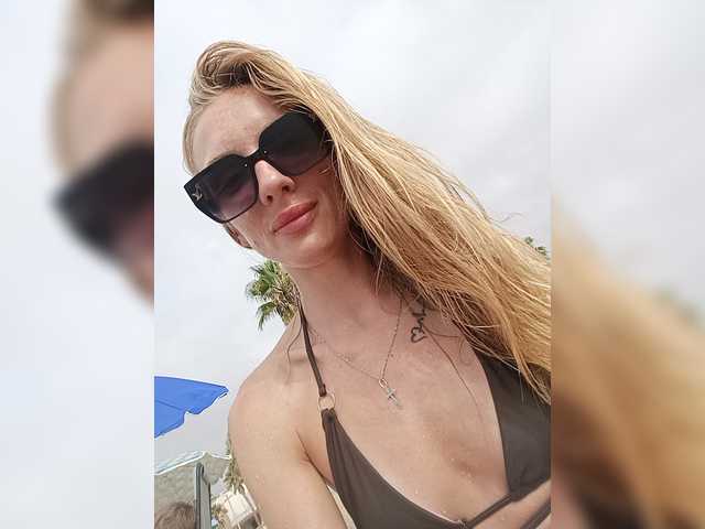 AnyaSweet18 live cam on BongaCams