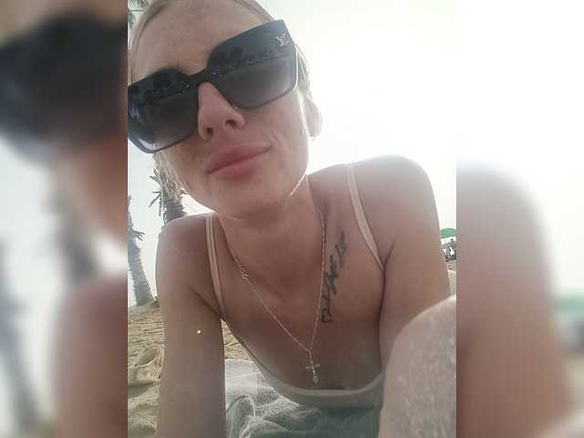 AnyaSweet18 live cam on BongaCams
