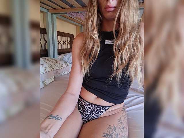 AnyaSweet18 live cam on BongaCams