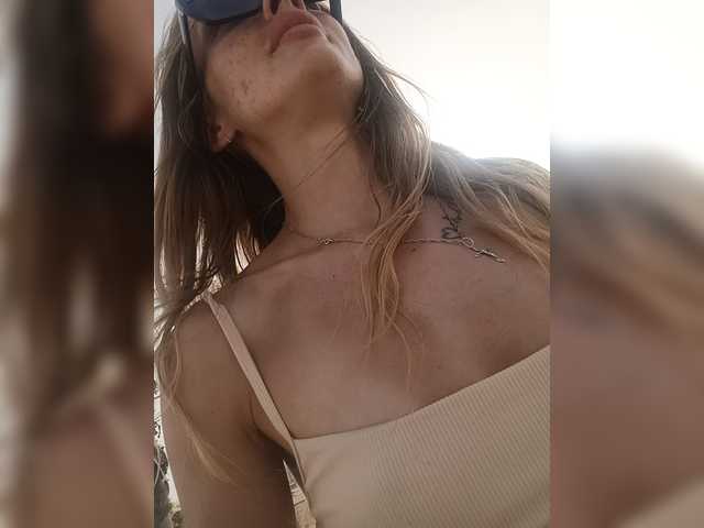 AnyaSweet18 live cam on BongaCams