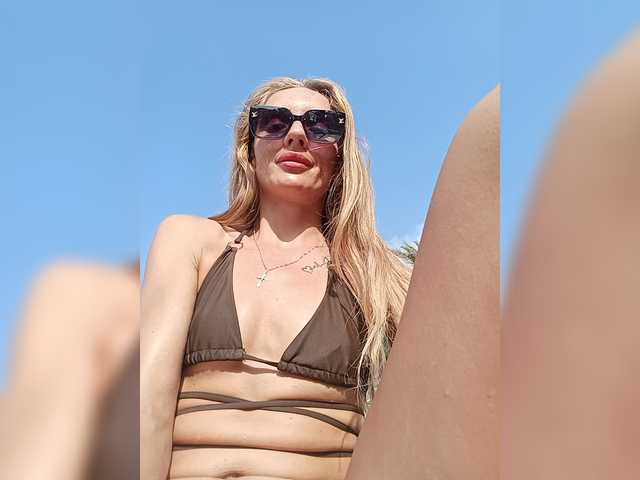 AnyaSweet18 live webcam show