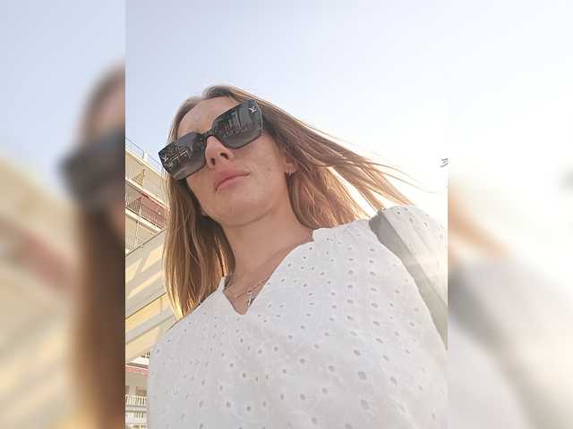 AnyaSweet18 live cam on BongaCams