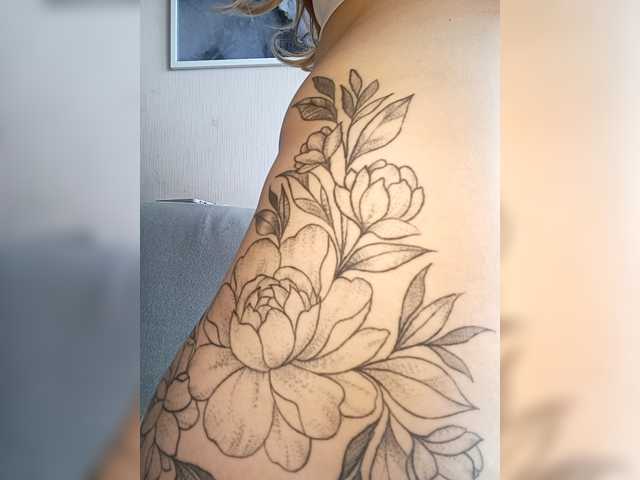 AnyaSweet18's BongaCams show and profile