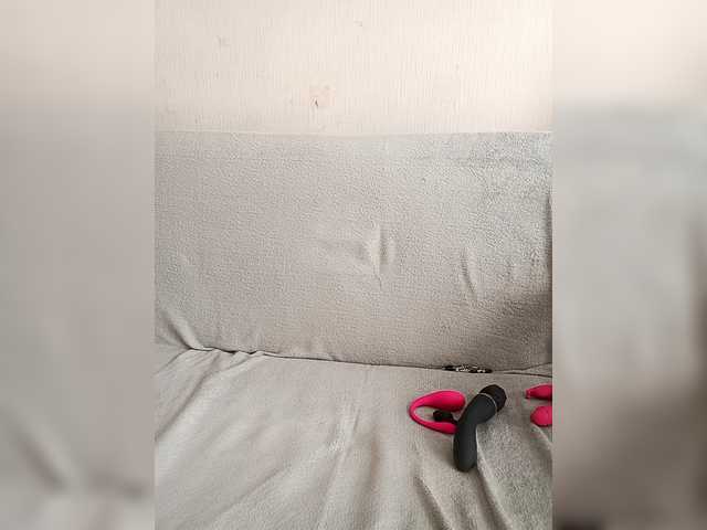 AnyaSweet18's BongaCams show and profile