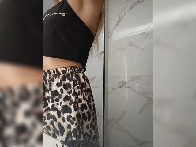 AnyaSweet18 live cam on BongaCams