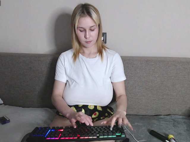 RoyAngela live cam on BongaCams