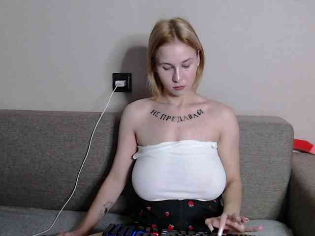 RoyAngela Live Webcam on BongaCams