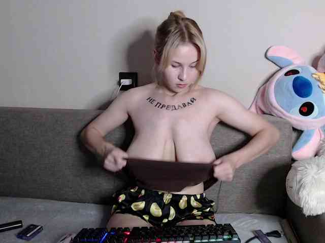 RoyAngela webcam