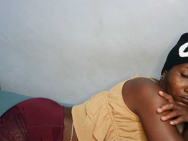 HotVibeQueen live cam on BongaCams