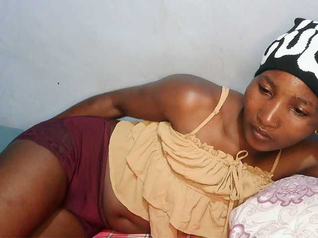 HotVibeQueen live cam on BongaCams
