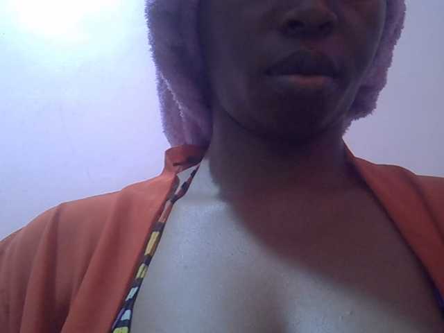 HotVibeQueen live cam on BongaCams