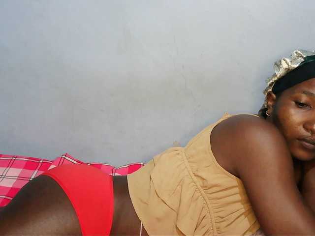 HotVibeQueen live cam on BongaCams