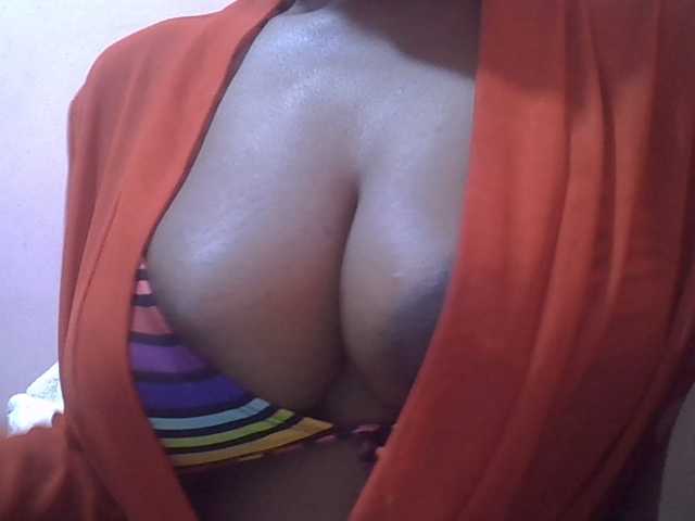 HotVibeQueen live cam on BongaCams