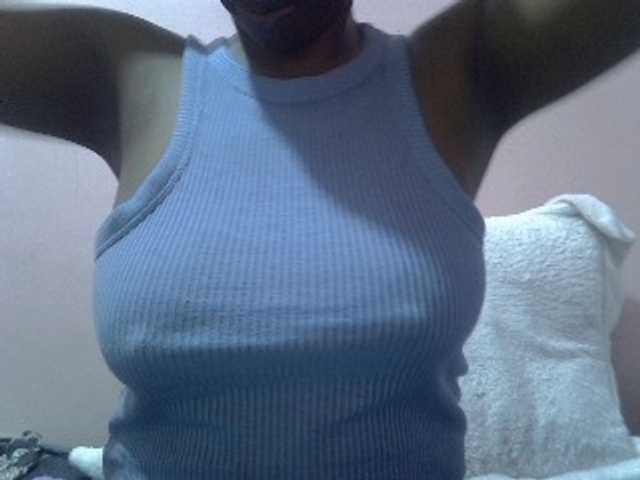 HotVibeQueen live cam on BongaCams