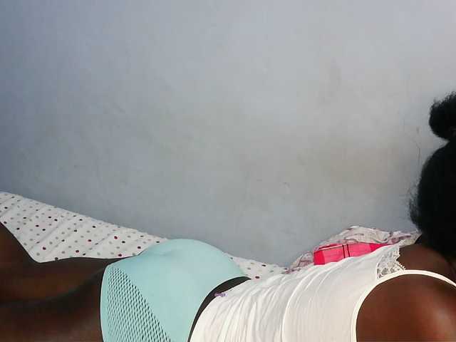 HotVibeQueen live cam on BongaCams