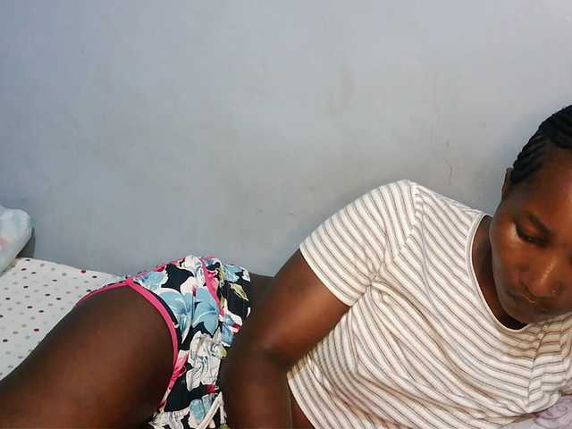 HotVibeQueen live cam on BongaCams