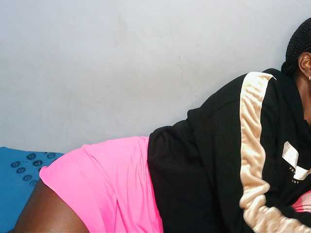 HotVibeQueen live cam on BongaCams