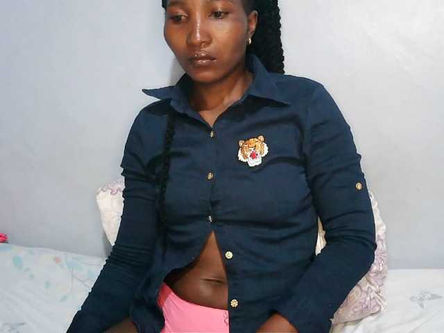 HotVibeQueen live cam on BongaCams