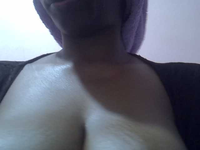 HotVibeQueen live cam preview