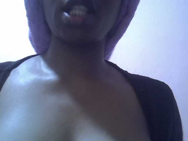 HotVibeQueen live cam on BongaCams
