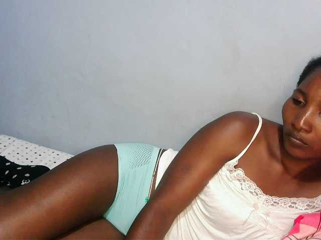 HotVibeQueen live cam on BongaCams