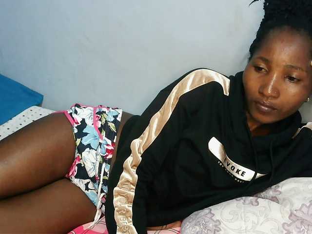 HotVibeQueen live cam on BongaCams