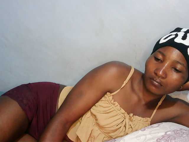HotVibeQueen live cam on BongaCams