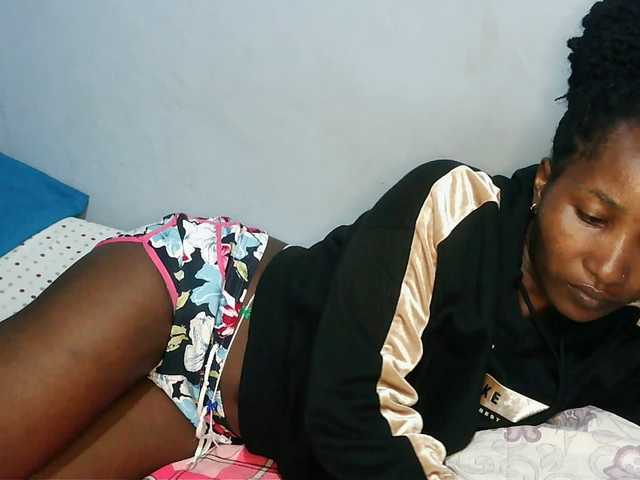 HotVibeQueen live cam on BongaCams