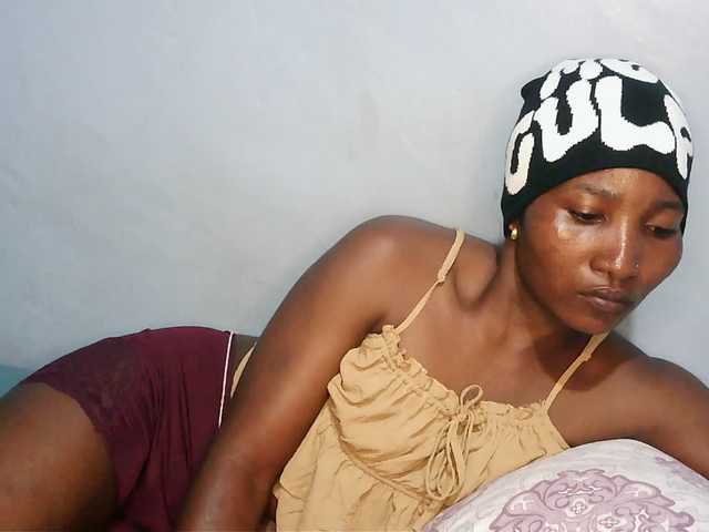 HotVibeQueen live cam on BongaCams