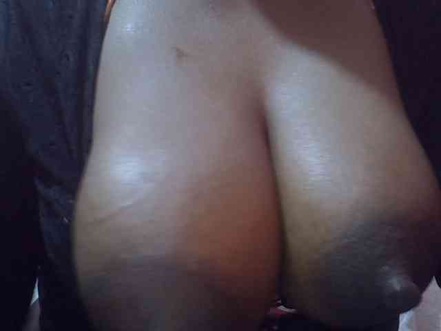HotVibeQueen webcam