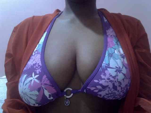 HotVibeQueen webcam