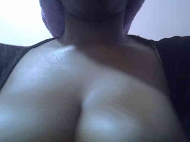 HotVibeQueen webcam