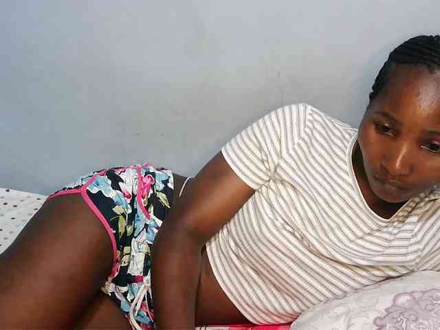 HotVibeQueen webcam