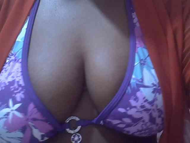 HotVibeQueen webcam
