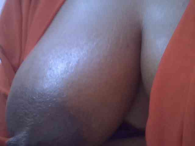 HotVibeQueen webcam