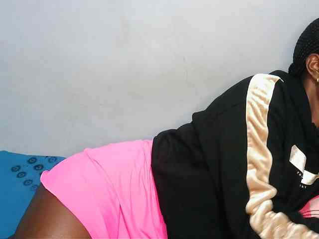 HotVibeQueen webcam